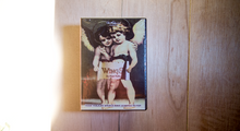  Paul Harris Presents Wings (RED)(DVD and Gimmick) by Matthew Mello (Open Box)